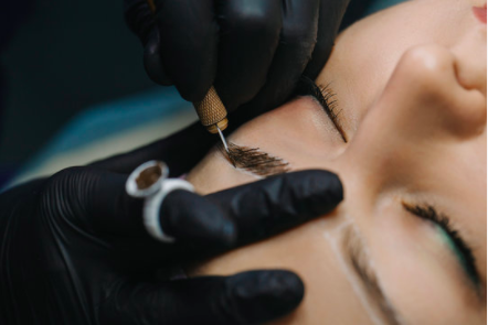 Microblading ist eine manuelle Methode des Permanent Make-Up. Hierbei werden mit einem sogenannten Blade Pigmente in die Haut eingearbeitet.

Aktuell biete ich den ersten 10 Kunden einen Kennlernpreis an. Darin enthalten sind eine individuelle Beratung und Behandlung, Pflege, sowie eine Nachkontrolle.